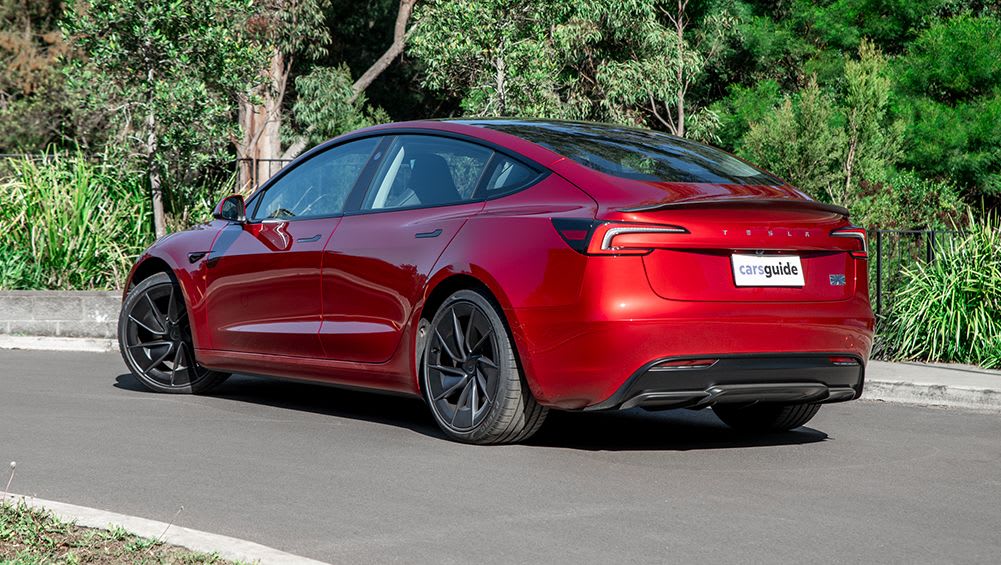 Les remises sur les voitures électriques ne sont pas un « problème à long terme » pour Tesla : Elon Musk promet le Robotaxi cette année, suivi du Model 2 abordable et du Roadster phare en 2025 malgré des bénéfices inférieurs - Car News