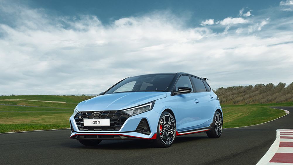 Une trappe chaude à prix réduit révélée ! Détails des prix et des caractéristiques de la Hyundai i20 N 2025 : les rivaux de la Toyota GR Yaris et de la Volkswagen Polo GTI bénéficient de modifications de conception et de technologies supplémentaires - Actualité automobile