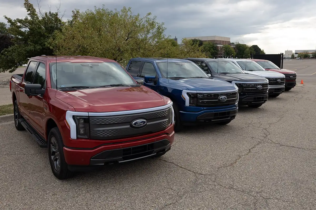 Les véhicules électriques sont-ils en plein essor ou en faillite ? La production du Ford F-150 Lightning a été suspendue jusqu'en 2025 en raison de la faible demande : rapport - Actualité automobile