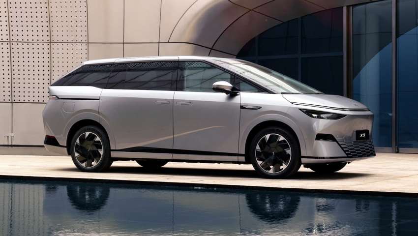 Xpeng X9.