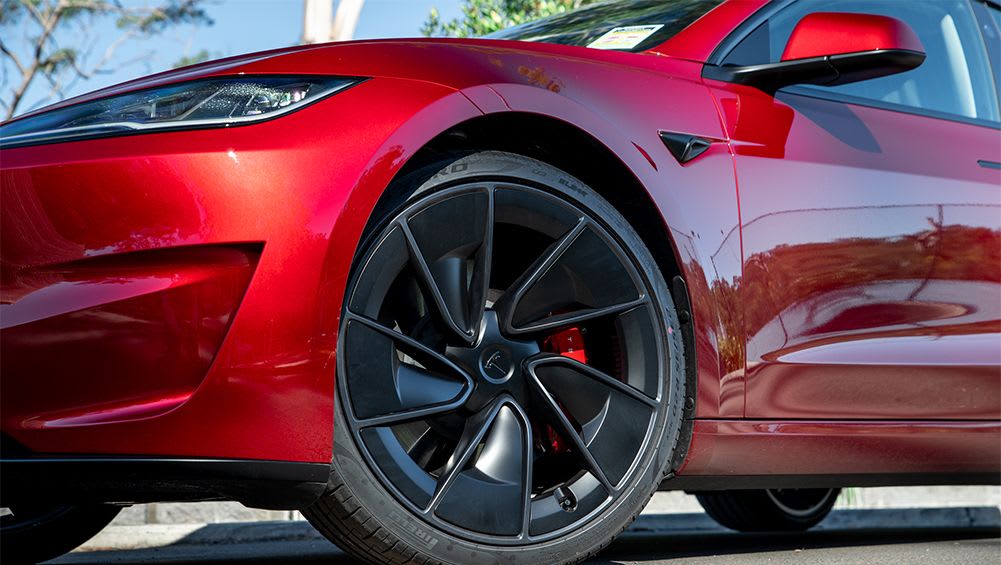 Nouvelles fonctionnalités à venir sur votre Tesla : les Tesla Model Y et Model 3 bénéficieront d'une nouvelle mise à jour logicielle pour améliorer la sécurité et la technologie embarquée jusqu'à fin 2025 - Actualité automobile