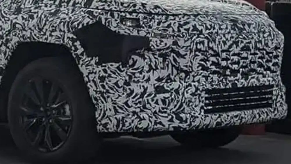Ça y est ! Premières photos des essais hybrides du Toyota RAV4 2026 aux États-Unis alors que les rivaux des Kia Sportage, Mazda CX-5, Mitsubishi Outlander et Hyundai Tucson se préparent pour le lancement - Car News