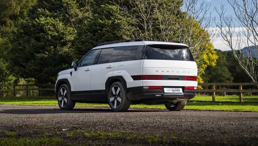 Hyundai Santa Fe hybride 2025 à 2 roues motrices (Image : Glen Sullivan)