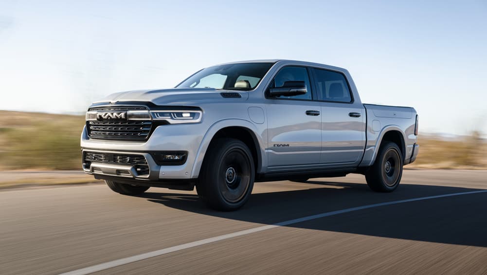 La nouvelle version hybride rechargeable d'une autonomie de 1 100 km s'est précipitée : Ram repousse l'ute électrique de 1 500 REV au profit d'un prolongateur d'autonomie Ramcharger de 1 500 pour rivaliser avec les Chevrolet Silverado, Ford F-150 et Toyota Tundra, mais viendra-t-il en Australie ? - Actualités automobiles