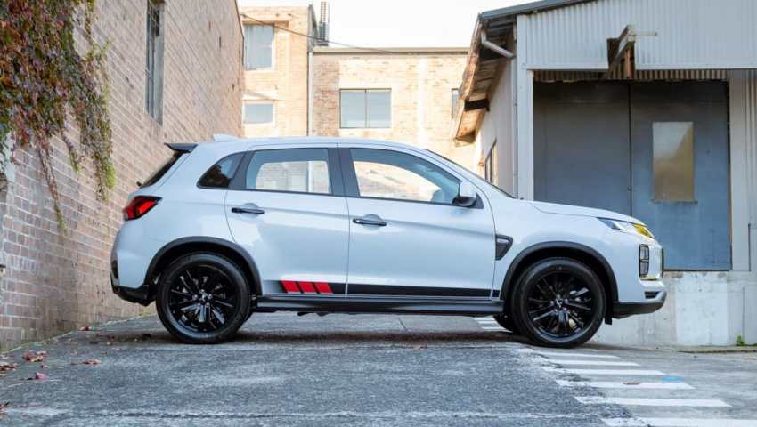 Mitsubishi ASX ES Rue 2024.