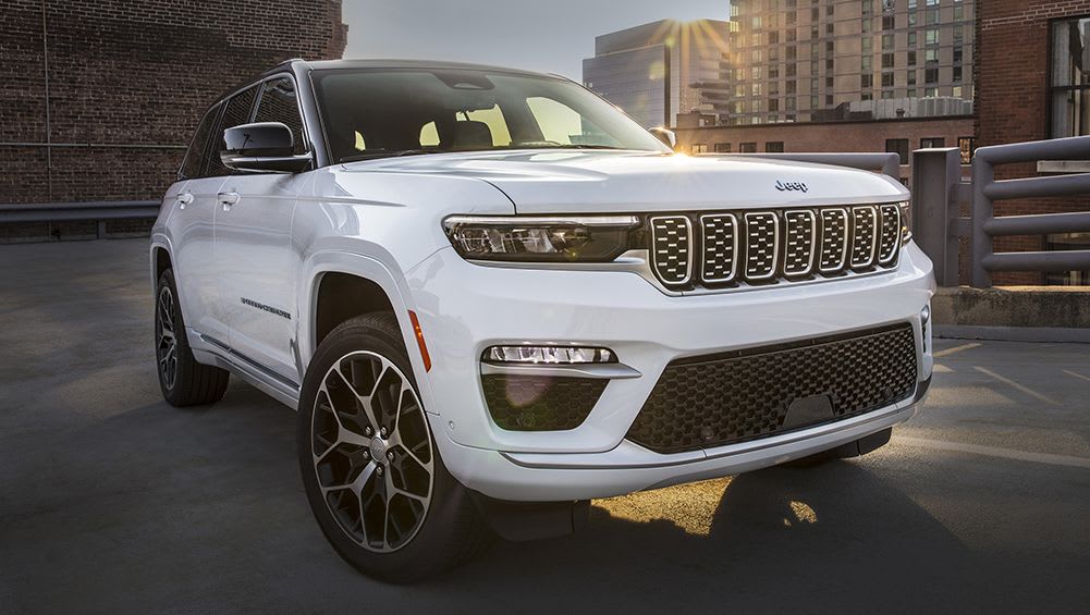 Jeep a perdu son chemin : la marque américaine de tout-terrain est entrée en mode survie pour 2025, mais le nouveau SUV électrique Jeep Avenger et le remplacement potentiel du Cherokee hybride peuvent-ils renverser la vapeur ? | Analyse - Actualité automobile