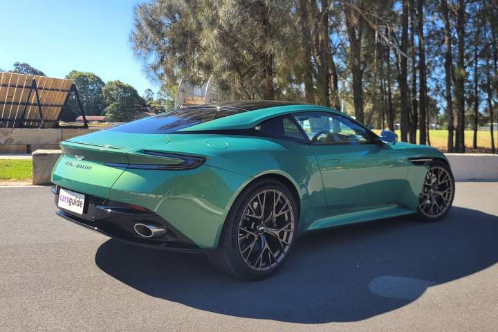 Aston Martin DB12 2025.
