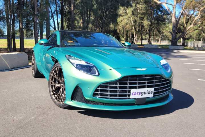 Aston Martin DB12 2025.