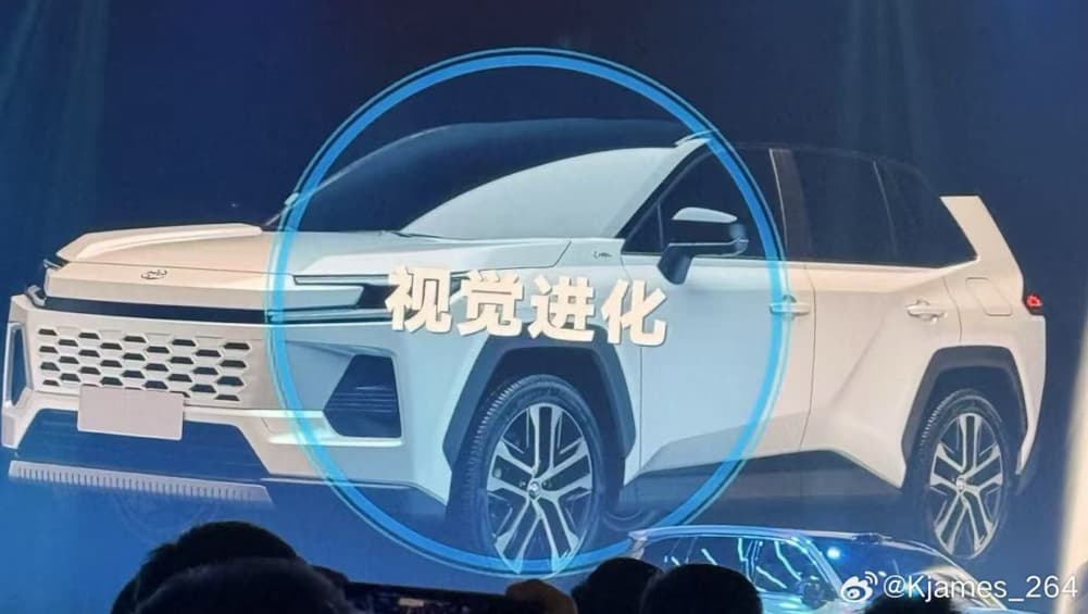 Premier aperçu du Toyota RAV4 hybride 2026? Une photo divulguée révèle que le SUV familial de nouvelle génération est un rival des Mazda CX-5, Mitsubishi Outlander, Nissan X-Trail et BYD Sealion 6, mais le nouveau RAV4 deviendra-t-il électrique ? - Actualités automobiles