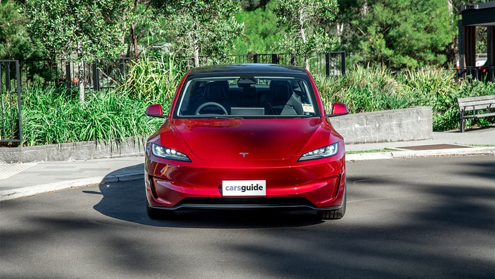 Les voitures électriques moins chères à venir: Tesla confirme que les voitures électriques à prix coupées arrosées alors que le modèle 3 et le modèle Y inférieurs sont sur la bonne voie pour le début de 2025 pour garder les concurrents chinois tels que BYD, Deepal, Geely et XPEng sous pression - Car News News