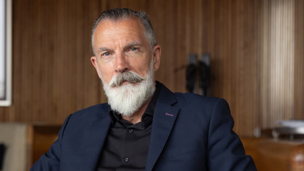 Le concepteur des emblématiques Holden Monaro, Holden Commodore VE, Chevrolet Camaro, Cadillac Celestiq et bien d'autres prendra sa retraite de son poste de chef du design chez GM - Car News