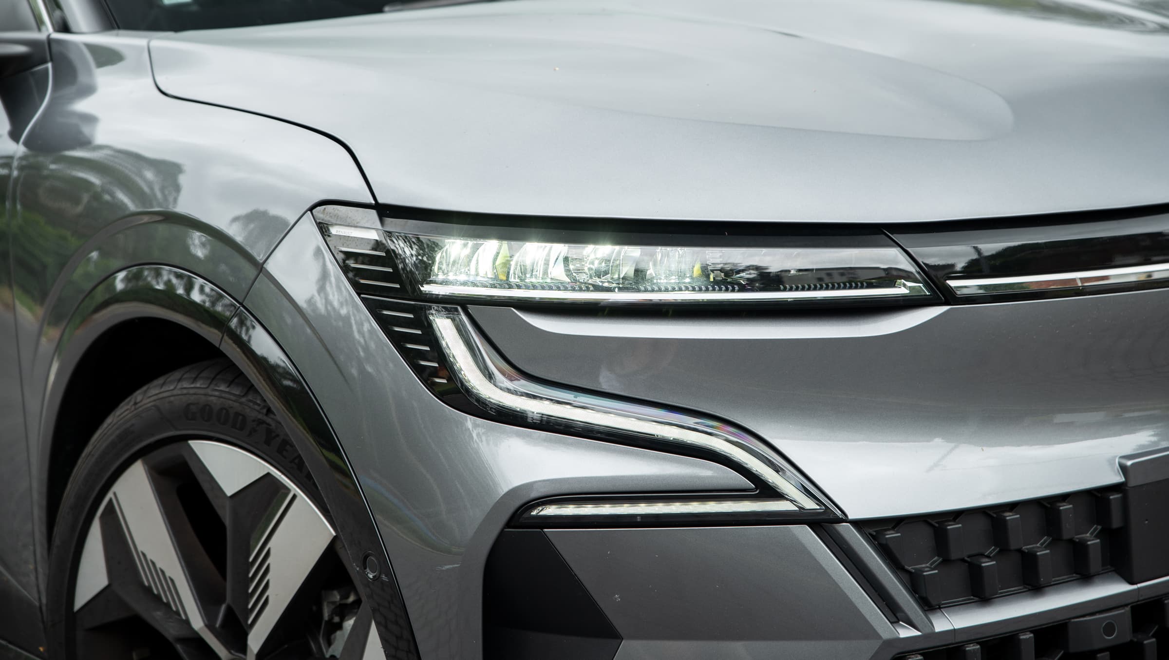 Tech de sauvetage pour rendre toutes les voitures électriques plus sûres à partir du feu: caractéristique trouvée en 2025 Renault Megane E-Tech à mettre à la disposition de chaque constructeur automobile - Car News
