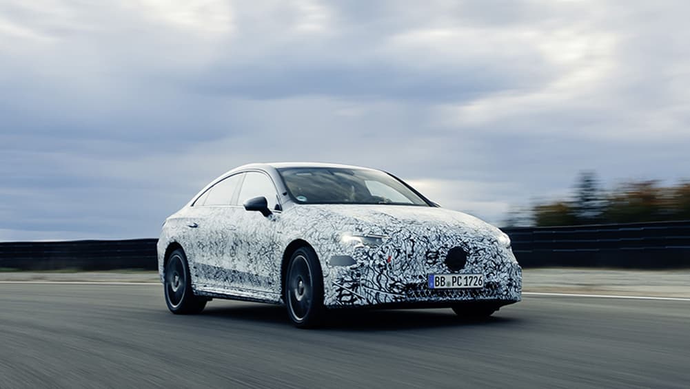 Bold New Electric Car pour offrir la parité des prix avec Hybrid Twin: 2026 Mercedes-Benz CLA EV et Hybrid pourraient coûter la même chose que la marque cible ultra-efficacité pour Blitz Tesla Model 3, BMW I4 et BYD SEAL - Car News News News