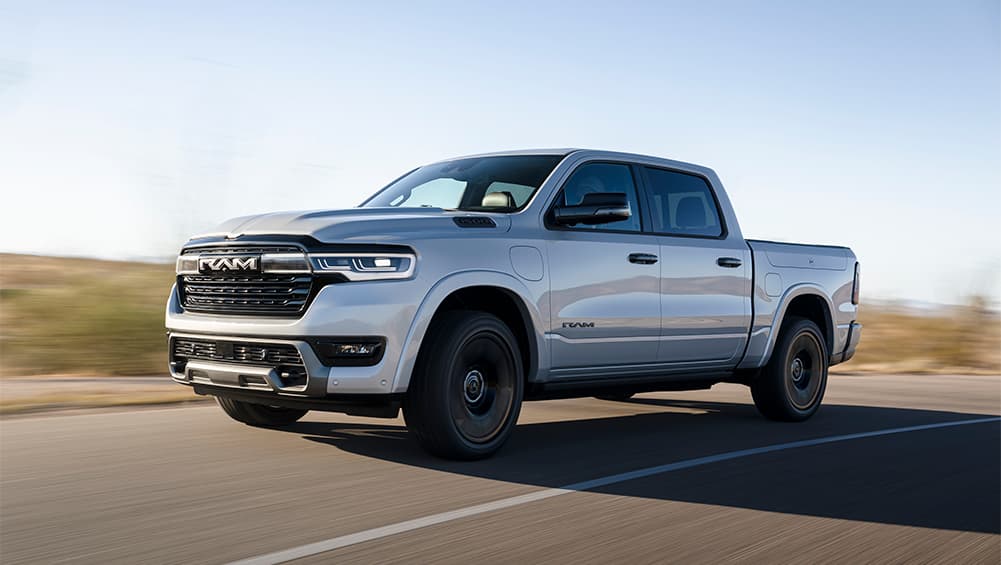 La nouvelle «arme secrète» de Ram! 2026 RAM 1500 V6 Range-Extender Priving Up avec une gamme de 1100 km est `` à venir '' en tant que rival électrifié à la Toyota Tundra, Ford F-150 et Chevrolet Silverado - Car News