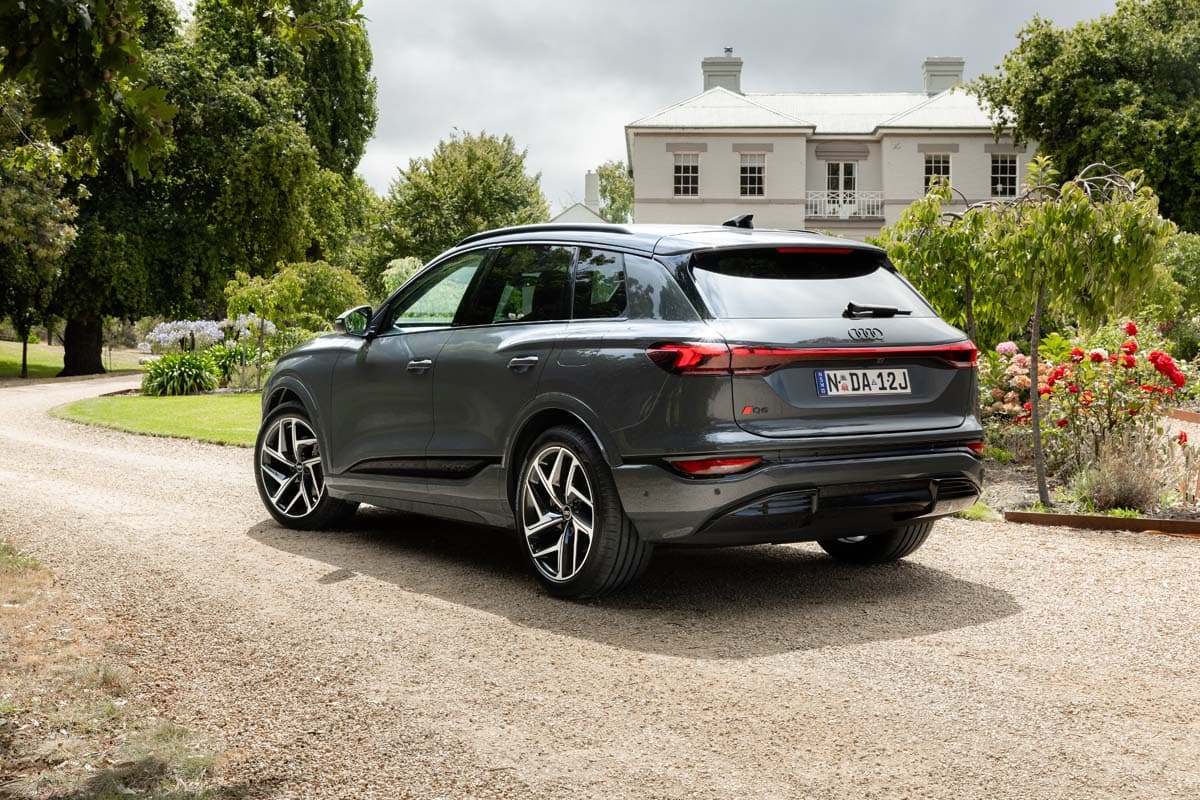 Audi Q6 E-Tron Performance 2025 Review: Snapshot - Les voitures électriques BMW IX et IX3 ont un nouveau rival en Australie