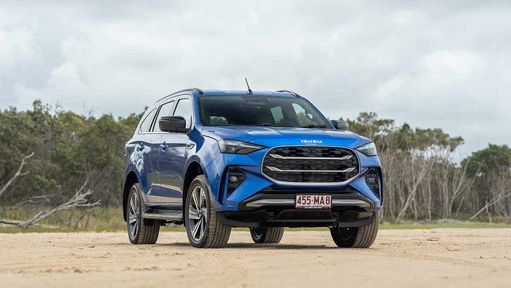 ISUZU MU-X LS-T 2025 Revue: instantanée - Le wagon 4x4 à haute épreuve se lève à Ford Everest Tremor Challenge?