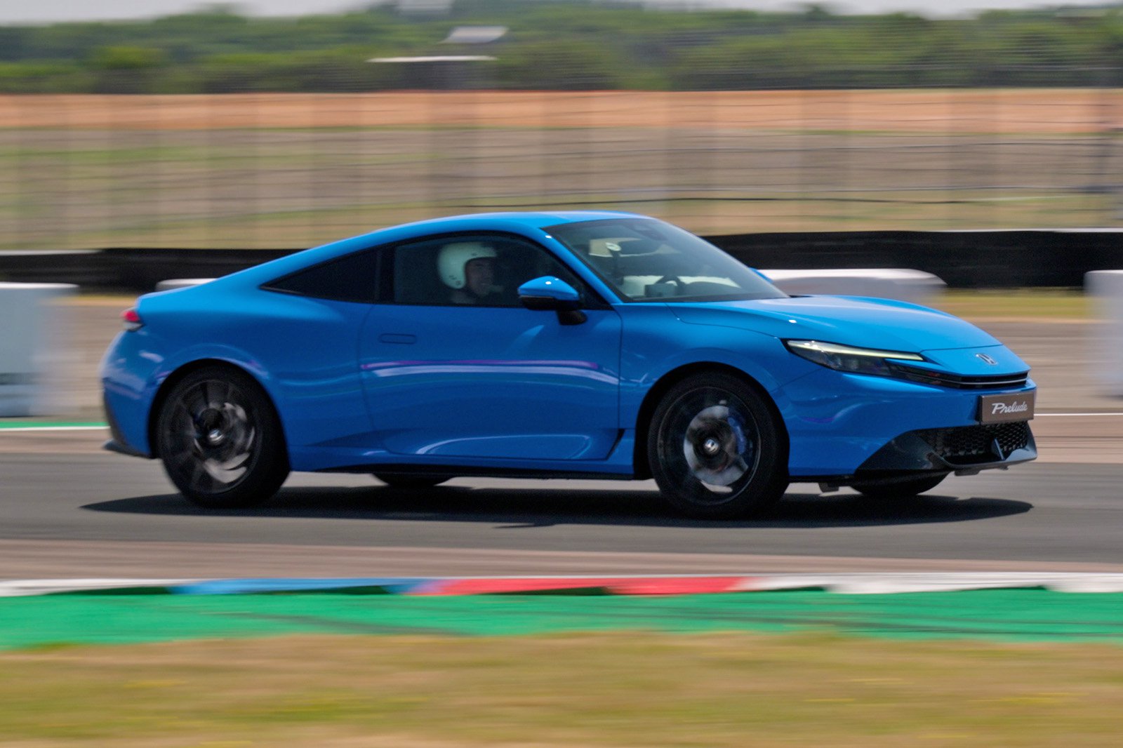 2026 Honda Prelude Review: New Coupé apporte une puissance hybride et une boîte de vitesses automatique simulée