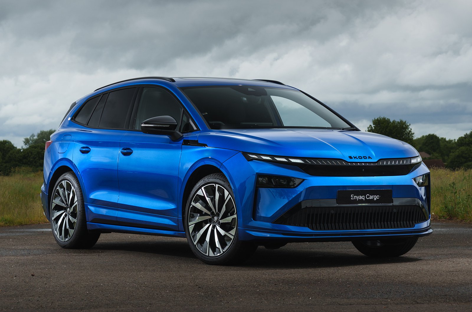 La nouvelle cargaison Skoda Enyaq est une camionnette à base de voitures électriques avec une portée de 359 milles
