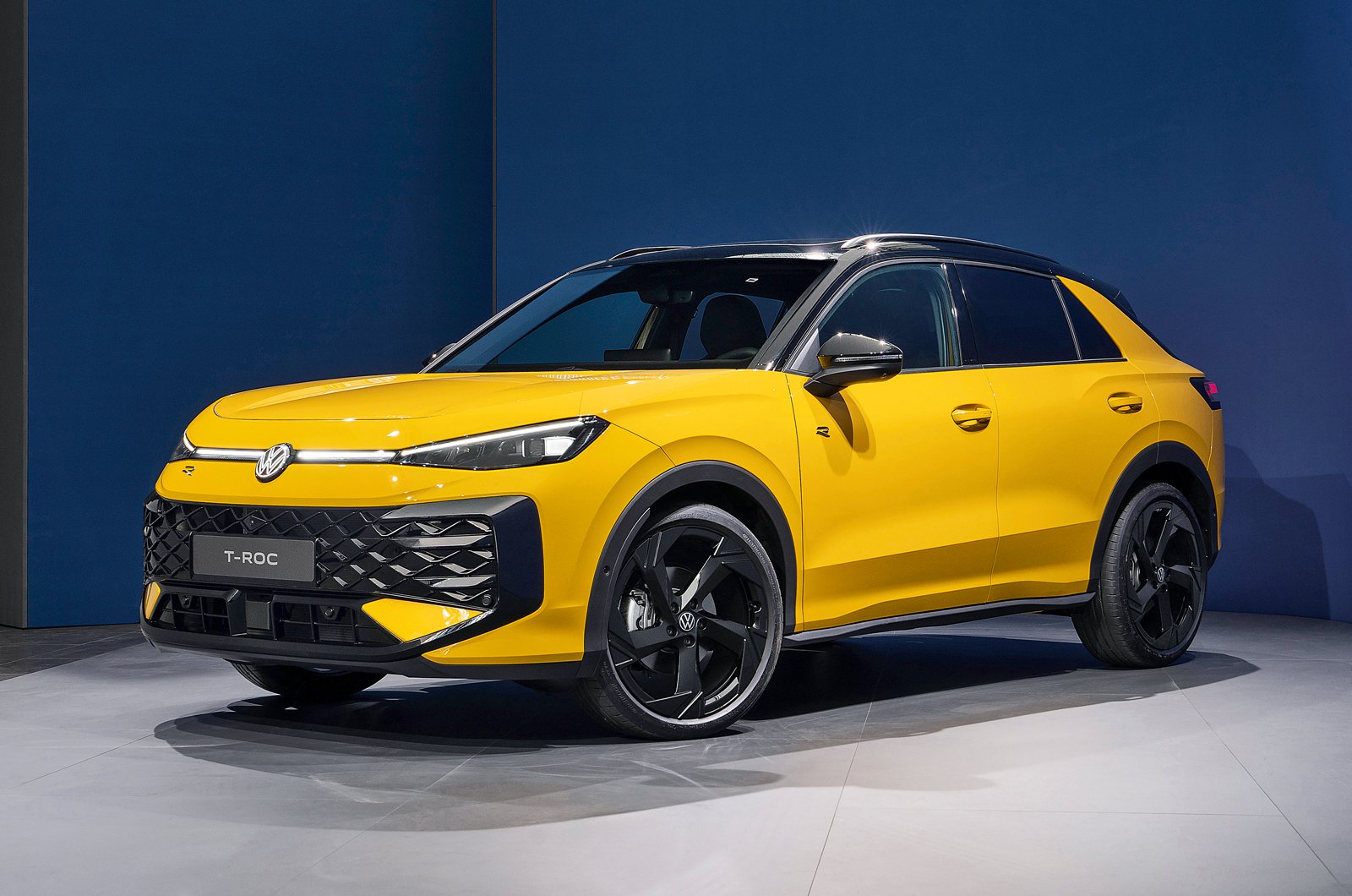 2026 Volkswagen T-Roc révélé: comment il se compare aux concurrents, plus une vidéo complète de marche
