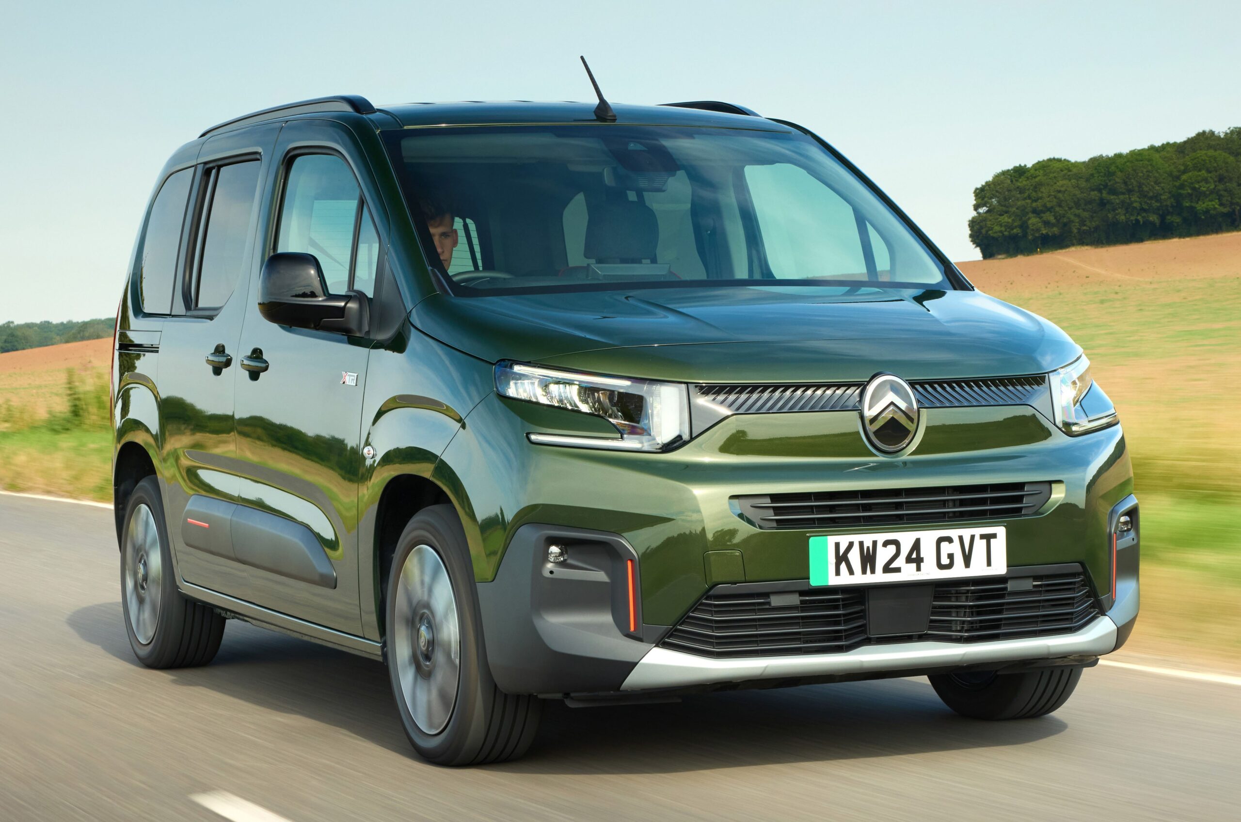 Citroën Berlingo et Spacetourer MPVS réintroduisent les moteurs à essence et diesel
