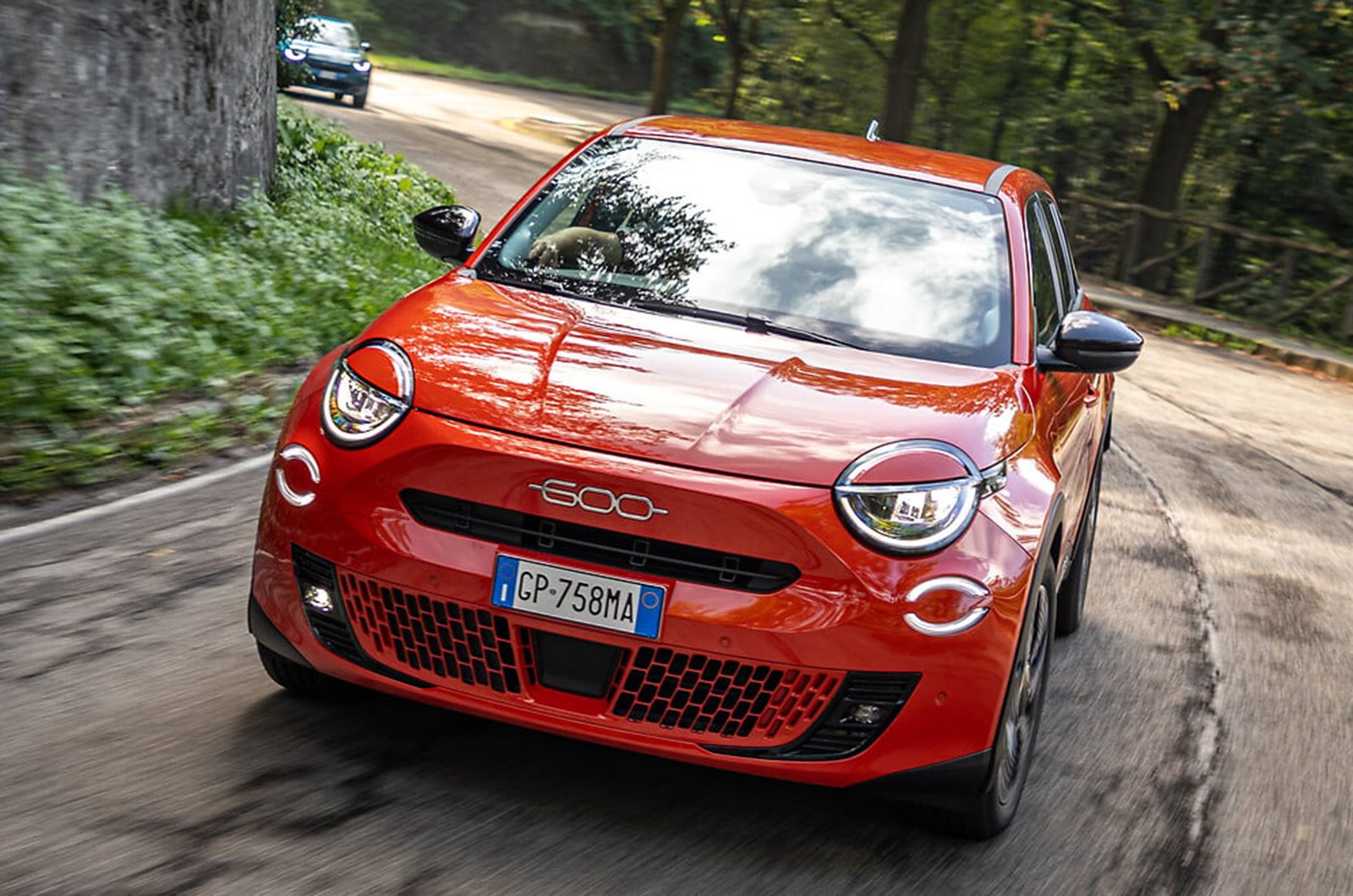 Fiat 600E obtient un nouveau niveau de finition d'icône à mi-parole