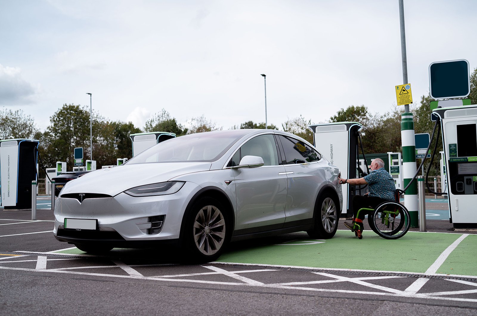 Les conducteurs handicapés à risque d'être laissé en raison de la charge EV inaccessible, la recherche révèle