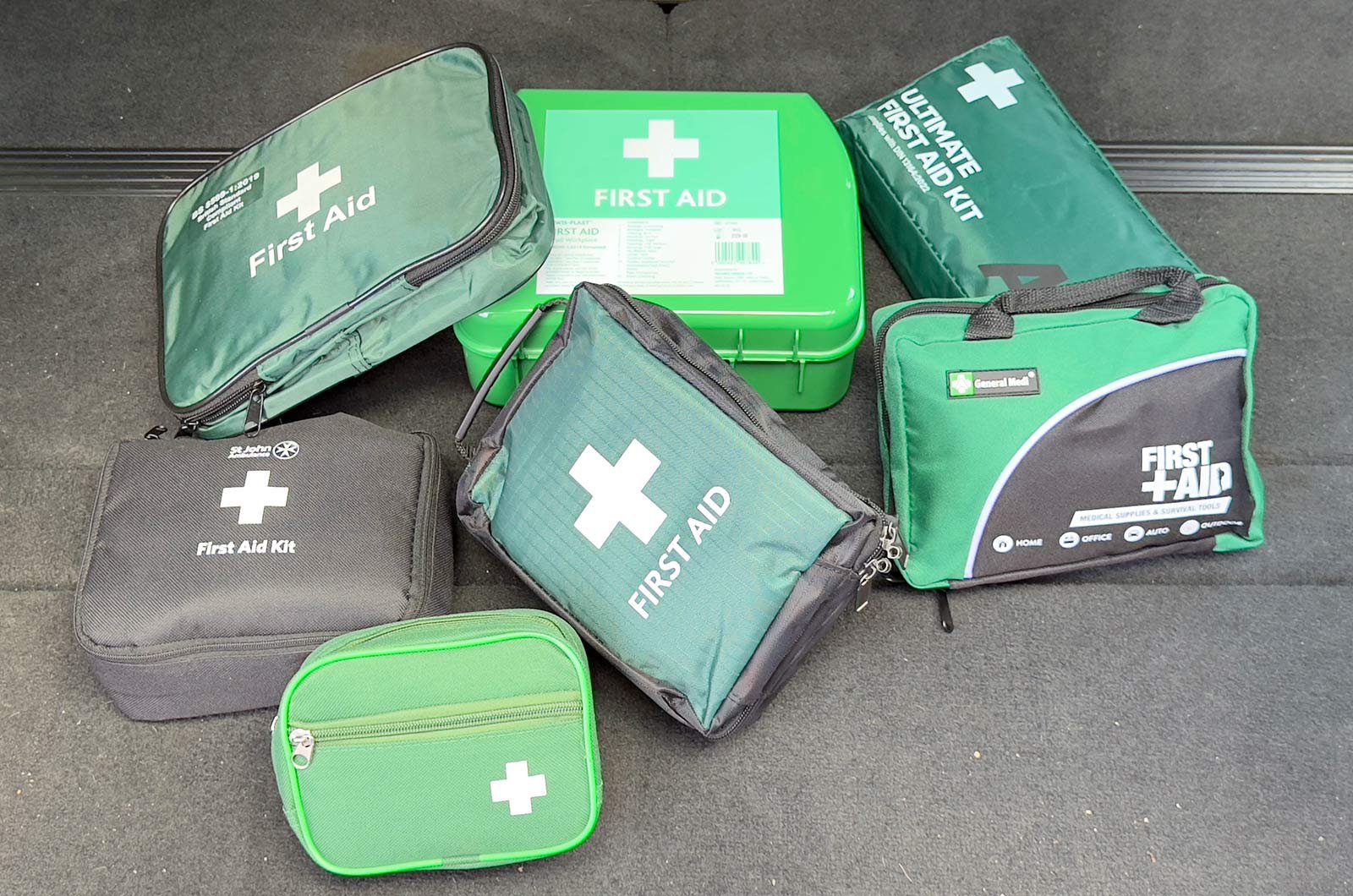 Meilleurs kits de premiers soins 2025 - Les kits d'urgence essentiels pour votre voiture