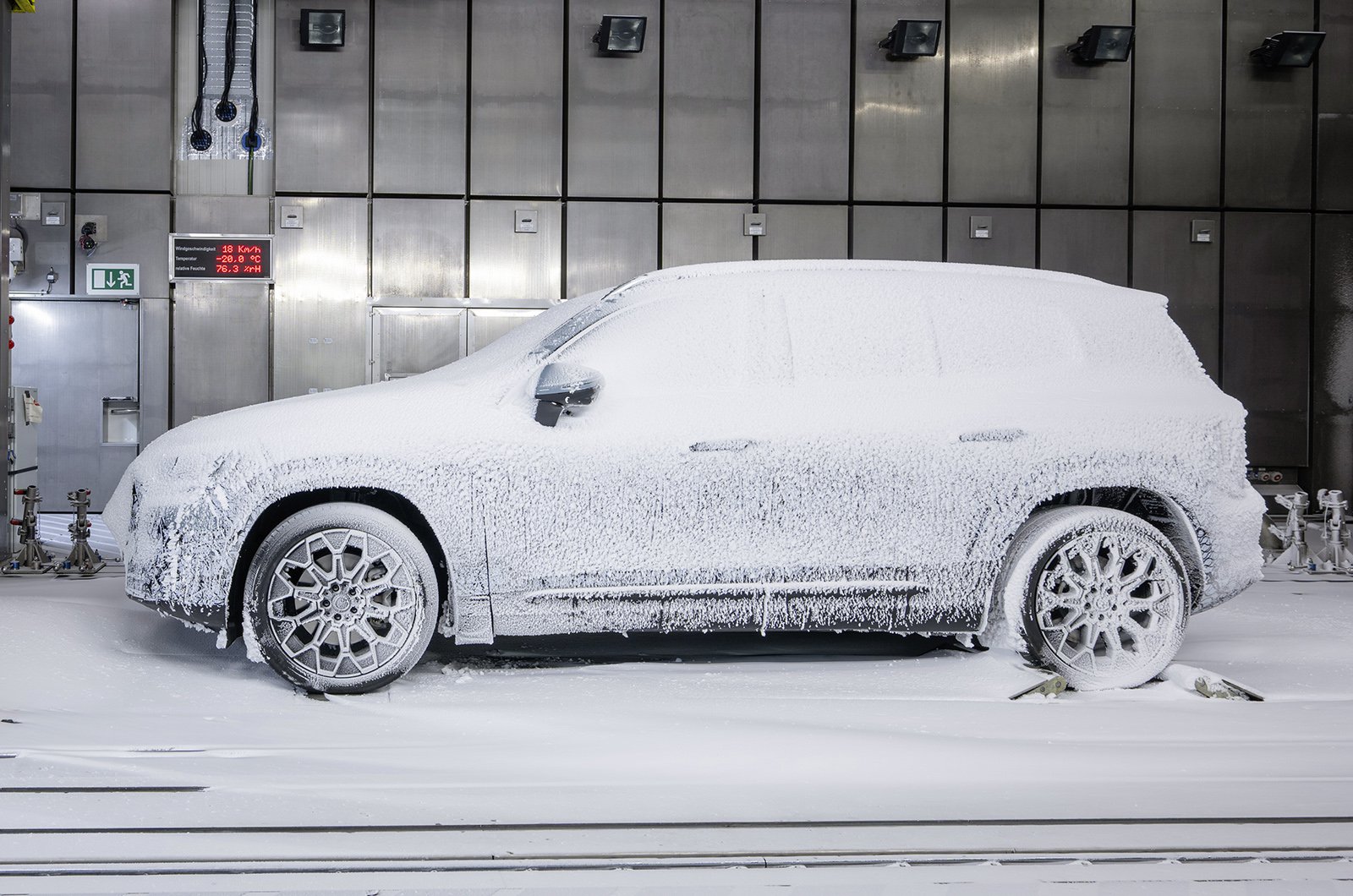Essais hivernaux Mercedes GLB côté statique