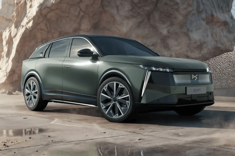 La DS No 7 2026 dévoilée : le nouveau SUV premium obtient une motorisation hybride et électrique