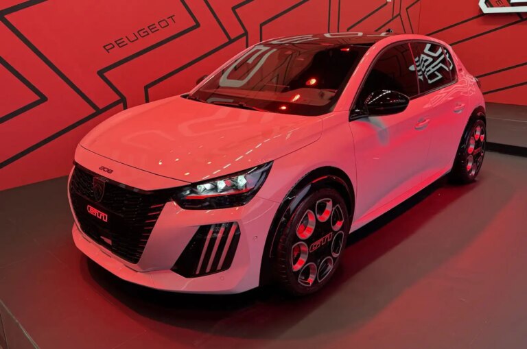 La Peugeot e-208 GTi prête pour la production sera dévoilée cette semaine