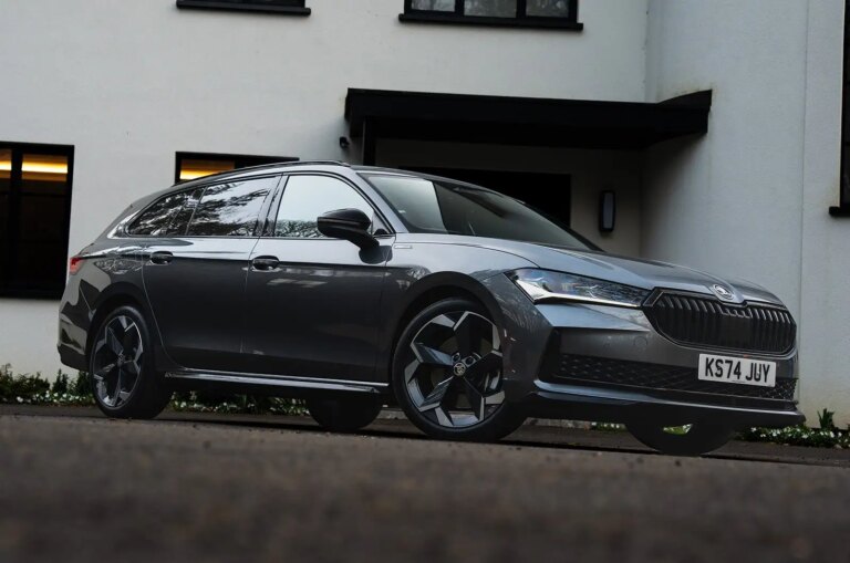 Pourquoi la Škoda Superb Estate est-elle le break préféré de What Car?