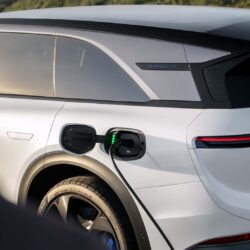 Partager, c&rsquo;est prendre soin : découvrez comment la Lucid Gravity peut charger une Tesla Model 3