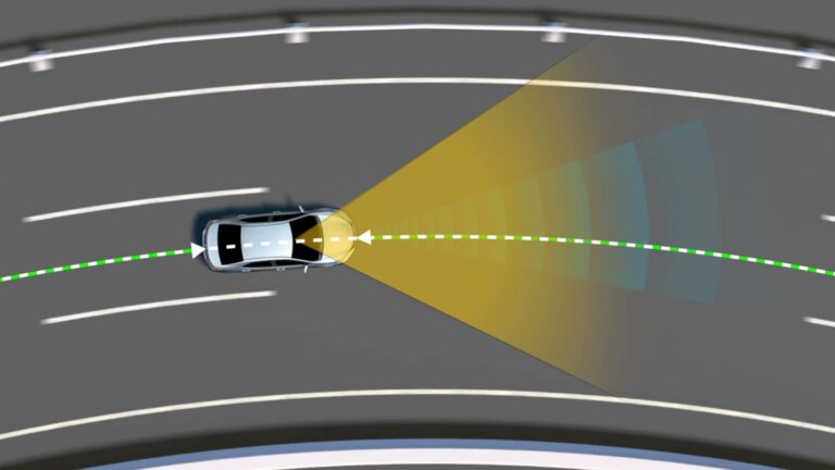 Le système équivalent au FSD de Tesla chez Toyota arrive en 2028, avec des différences clés