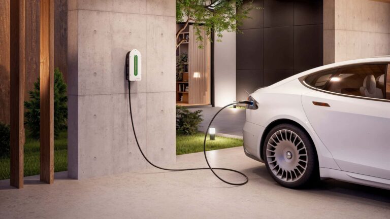 Nouveau chargeur EV résidentiel de Schneider bat Tesla grâce à une fonctionnalité majeure incluse