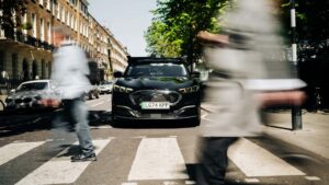 Uber et Wayve battent Waymo en lançant le premier robotaxi du Royaume-Uni à Londres